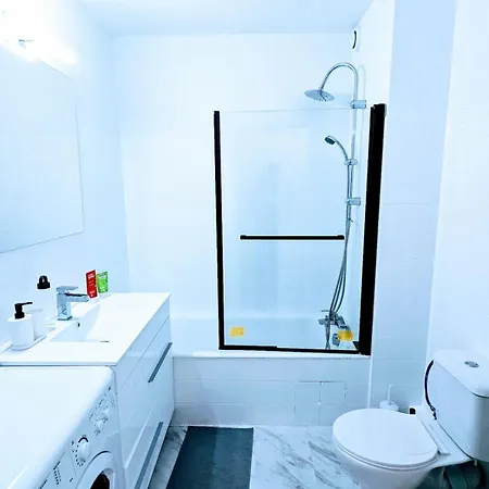 Vue Degagee, Emplacement Ideal, Climatise 公寓 芒通